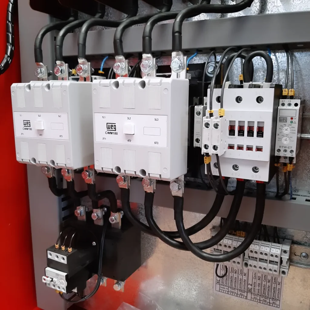 Tablero arranque estrella triángulo fabricado por ARMAR Industrial